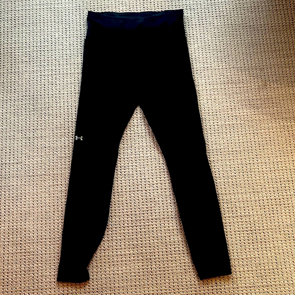 UNDER ARMOR WOMENS LEGGINGS BLACK SIZE L. WORN UNDER 5 TIMES NO HOLES NO PILLING